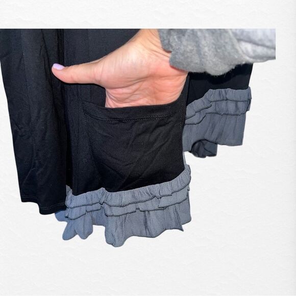 LOGO LORI GOLDSTEIN Rayon Ruffle Black Top with Asymmetric Hem Small A309802 - Picture 4 of 8